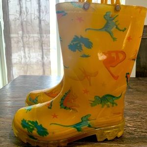 Boys Rain boots sz8 light up dinosaurs